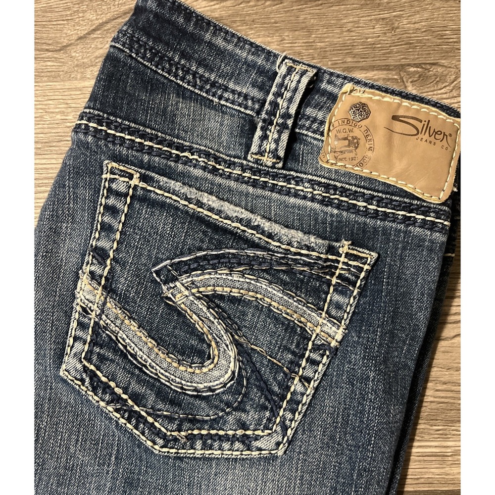Silver Aiko Boot Cut Dark Wash Low Rise Stretch Blue Jeans Size 32 (34x29)